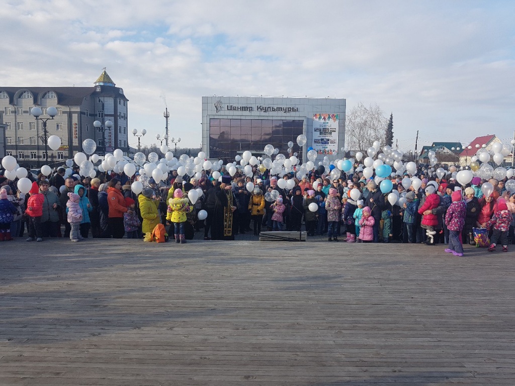 Жители Маймы провели акцию в поддержку Кемеровчан, пострадавших в результате трагедии в ТЦ "Зимняя вишня"