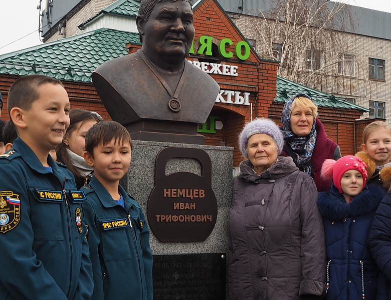 В Майме открыли памятник Ивану Немцеву